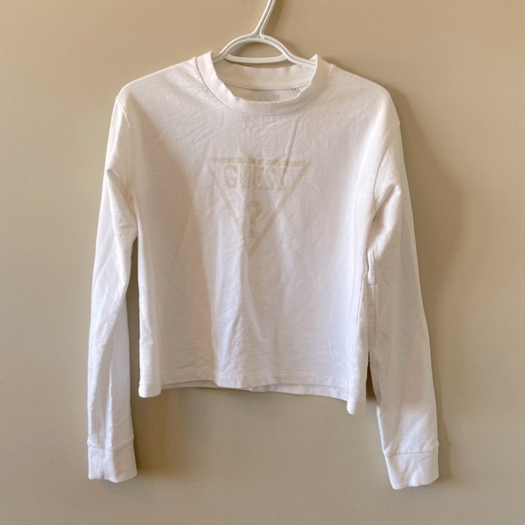⭐️2 FOR $20⭐️ Guess White Cropped Sweatshirt. Fits medium. - Picture 3 of 7
